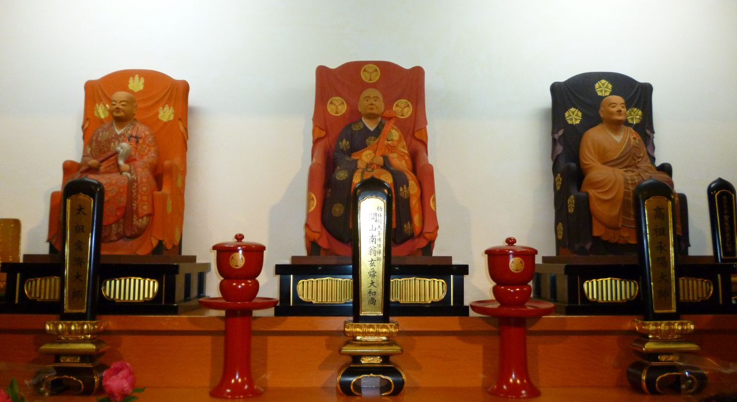 開山・両祖坐像
木造彩色・昭和58年　松本昇 作